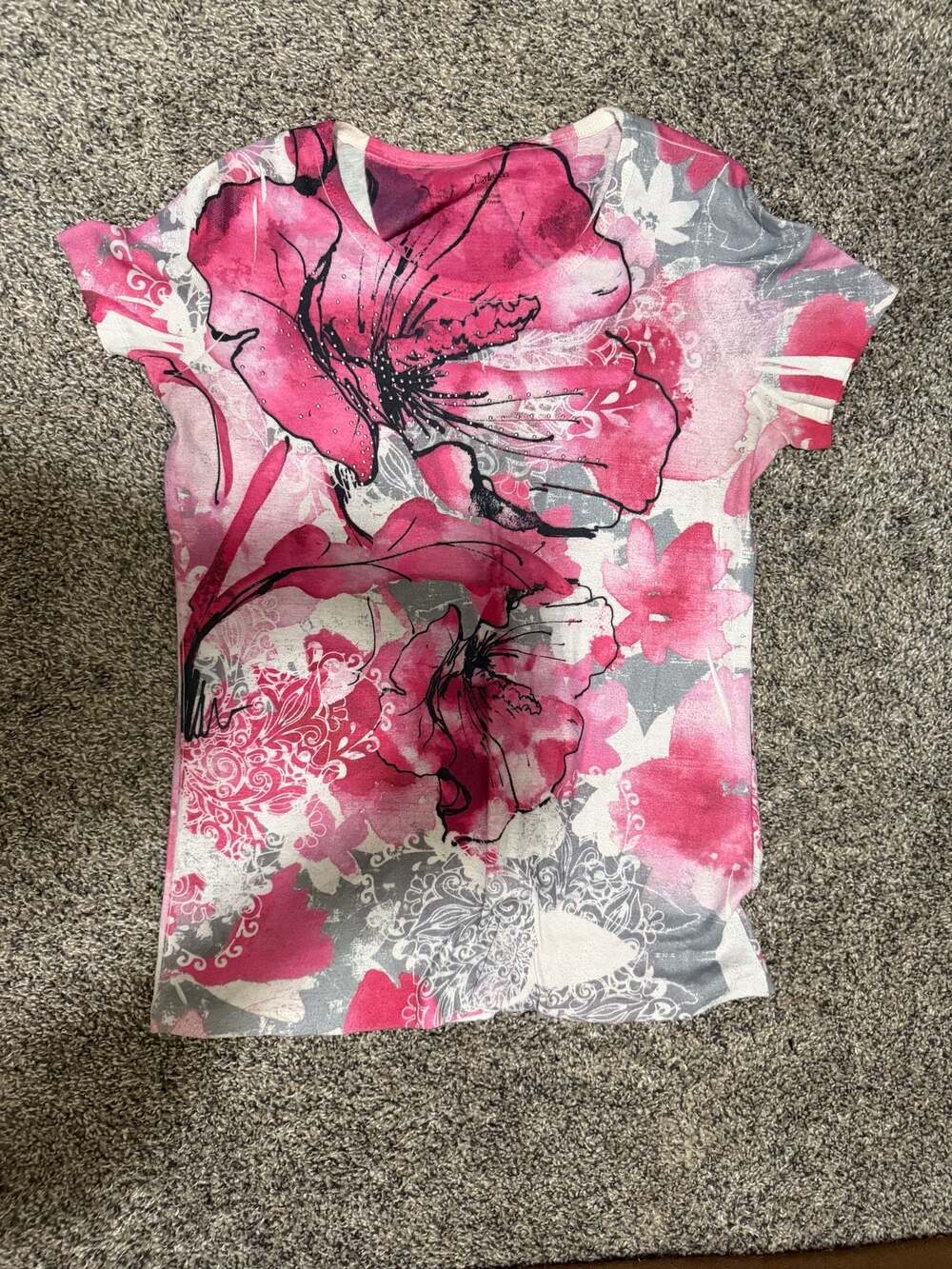 Cayle & Co. Women's Pink Floral Graphic T-Shirt Short Sleeve Blouse